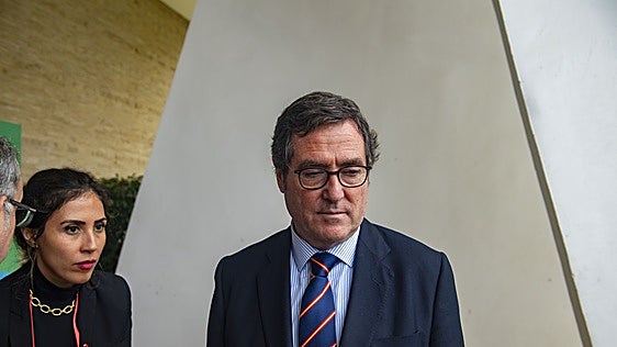 Garamendi no tiene rivales y será proclamado presidente de CEOE hasta 2030