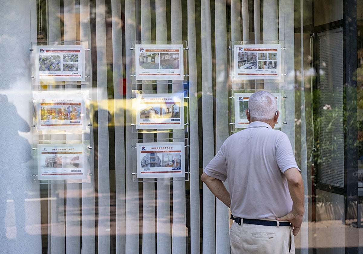 España vende menos pisos, pero más caros y más pequeños