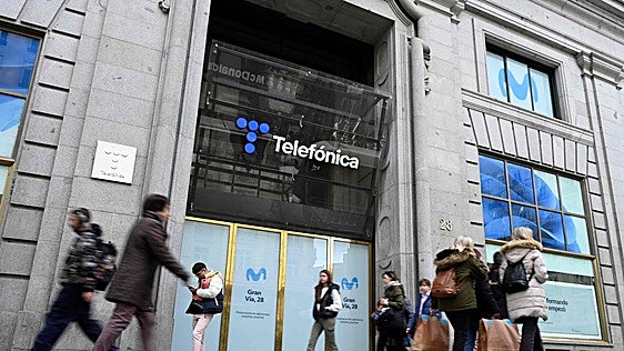 Telefónica cierra la venta de su emblemática sede en el centro de Madrid a Tomás Olivo