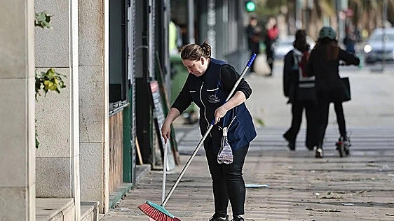 Una limpiadora con siete enfermedades logra la incapacidad permanente total después de que la Seguridad Social y un juzgado se la denegaran
