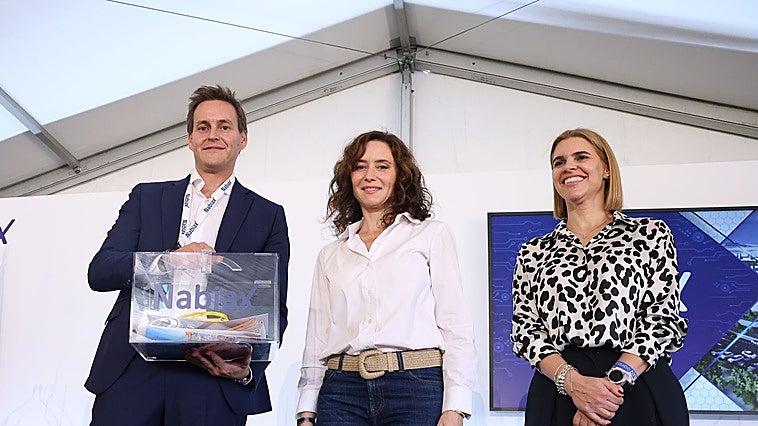 Ayuso carga contra el decreto de los centros de datos: «Es a traición, cambia las normas del juego y peligran las inversiones»