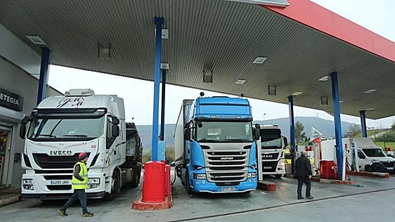 Los problemas de suministro de combustible en Francia alertan a los transportistas españoles