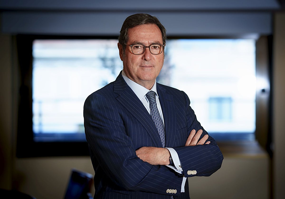 El presidente de la CEOE, Antonio Garamendi, renueva su mandato hasta 2030.