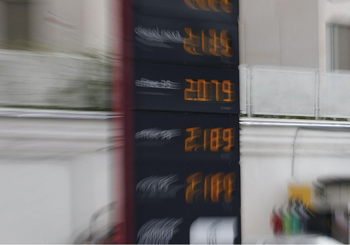 Más de 260 gasolineras incumplen la obligación de notificar sus precios a Competencia desde la guerra en Irán