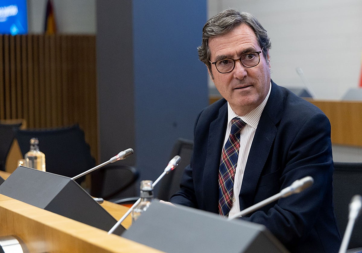 La CEOE da marcha atrás y no impugnará la huelga general del 11-N