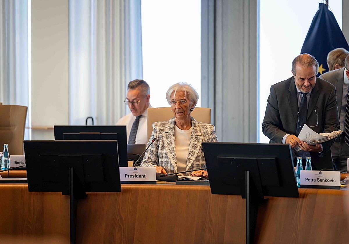 El BCE mantiene los tipos de interés en el 2,5% aunque apunta a una posible subida antes de final de año
