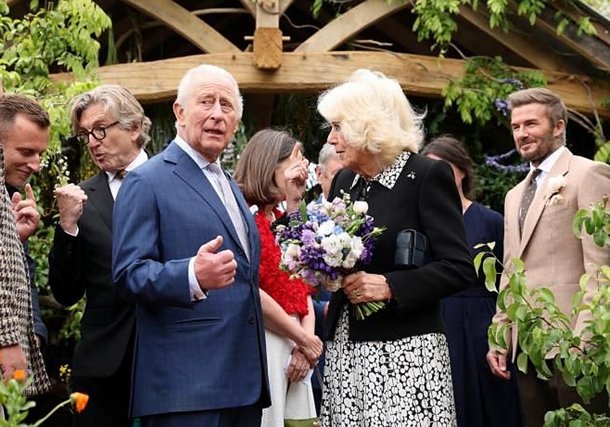 El rey Carlos III de Gran Bretaña y la reina Camilla de Gran Bretaña visitaron en mayo la RHS y el «Curious Garden» de la Fundación del Rey.