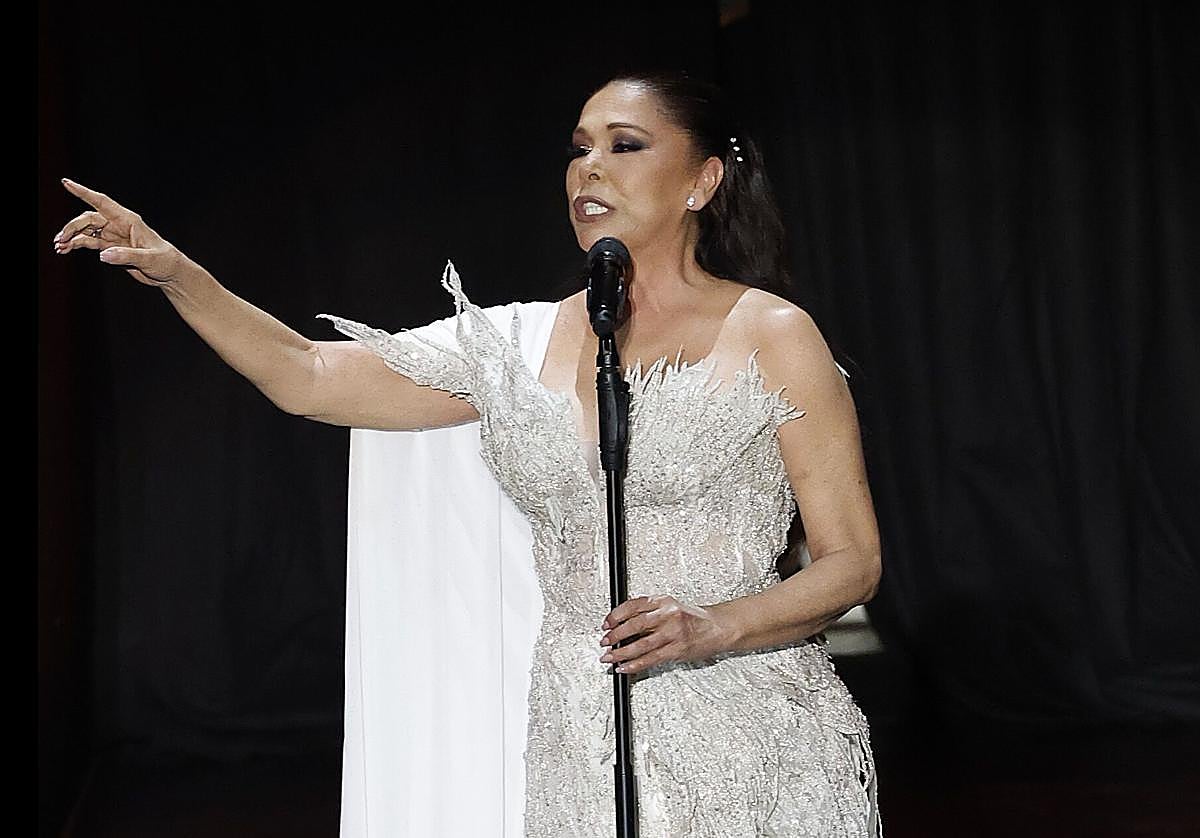 Isabel Pantoja, durante un concierto