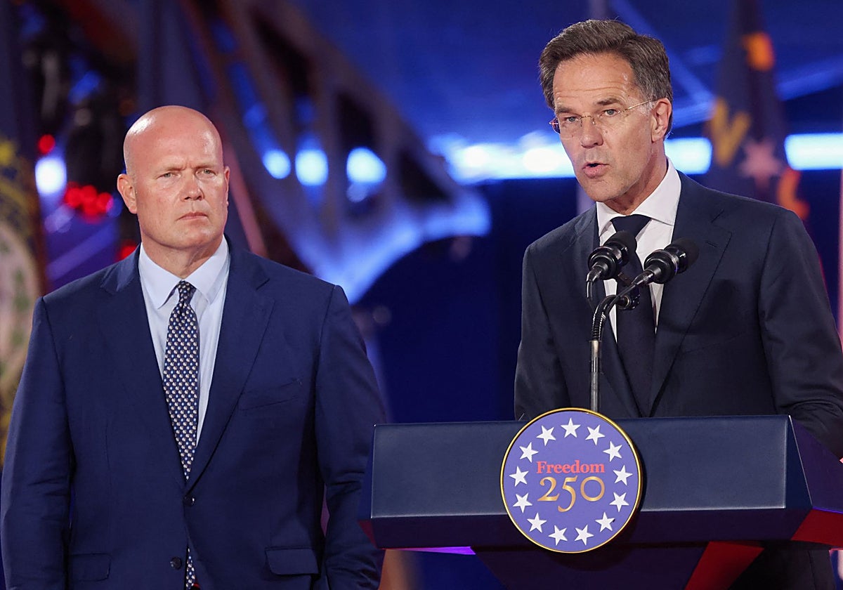 El embajador de EE UU para la OTAN, Matthew Whitaker, y el secretario general de la Alianza, Mark Rutte.