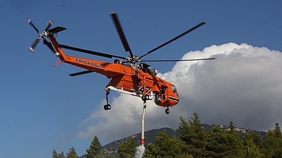 Dos pilotos mueren tras chocar dos helicópteros que participaban en la extinción de un incendio en Grecia