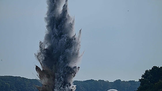 Rumanía eleva con explosivos el caudal del Danubio para refrigerar una central nuclear