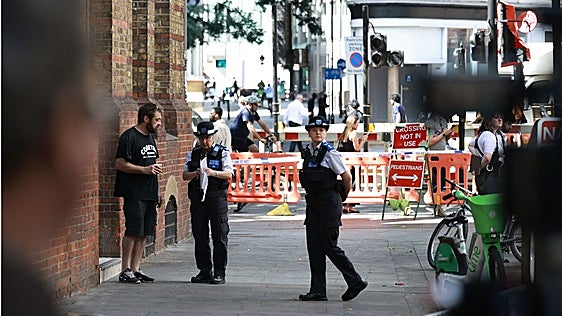 Una mujer detenida en Londres tras el apuñalamiento de cuatro hombres