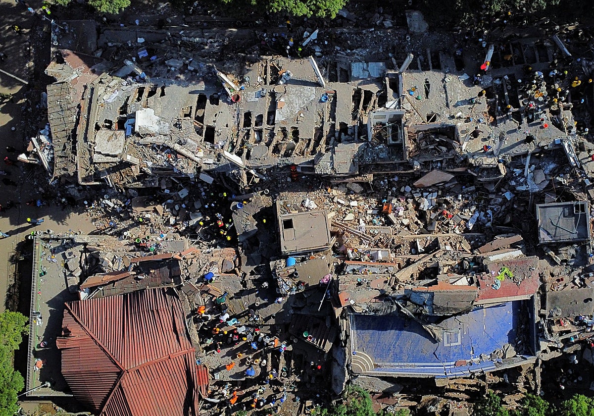 Labores de rescate en los edificios derrumbados de Cali.