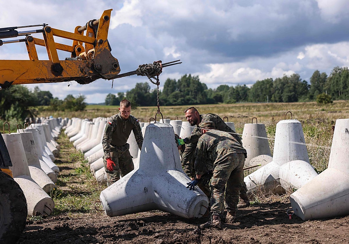 Polonia blinda su frontera oriental con 300.000 erizos de hormigón armado