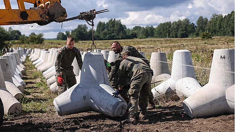 Polonia blinda su frontera oriental con 300.000 erizos de hormigón armado