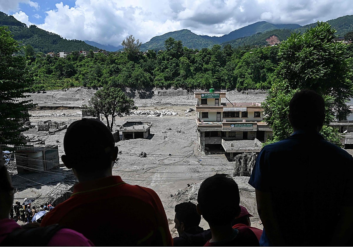 Nepal descubre bajo el lodo la magnitud de una tragedia que podría repetirse pronto