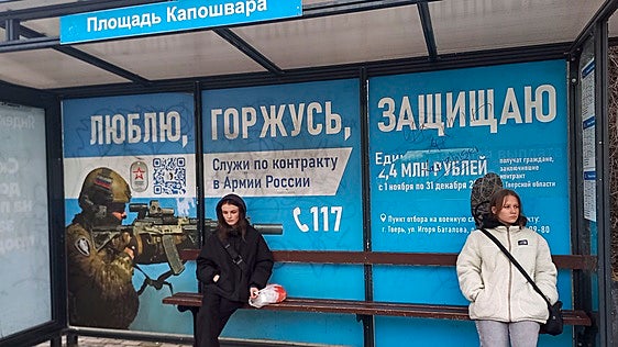 Rusia rompe su tradición y promueve el reclutamiento de mujeres para luchar en Ucrania