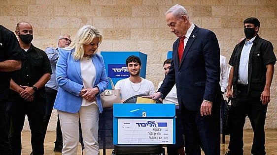 Netanyahu pelea por mantener unido a su bloque antes de las elecciones