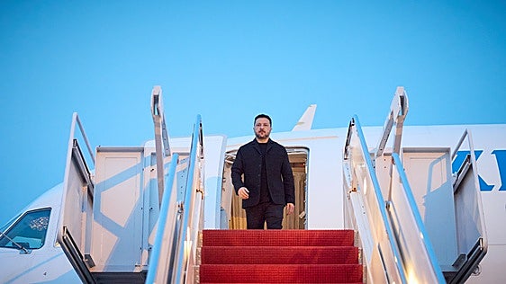 El avión de Zelenski está a punto de ser alcanzado por un dron mientras volaba al funeral de Harald de Noruega