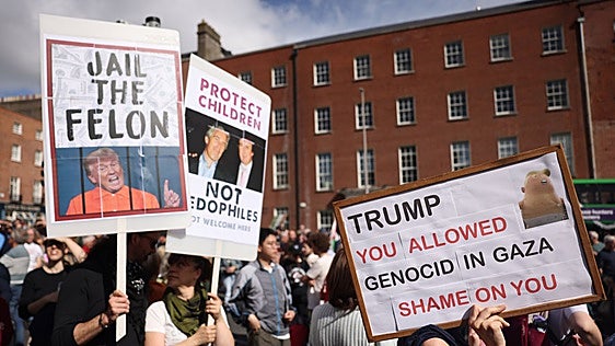 Trump abre un nuevo conflicto diplomático con Londres al defender la unificación de Irlanda