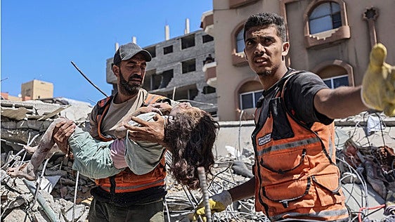 Más de 20 muertos en Gaza al derrumbarse un edificio dañado por ataques de Israel