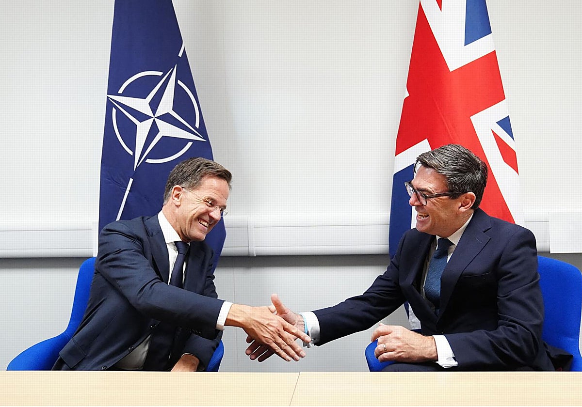 Burnham garantiza a Rutte el compromiso británico con la OTAN