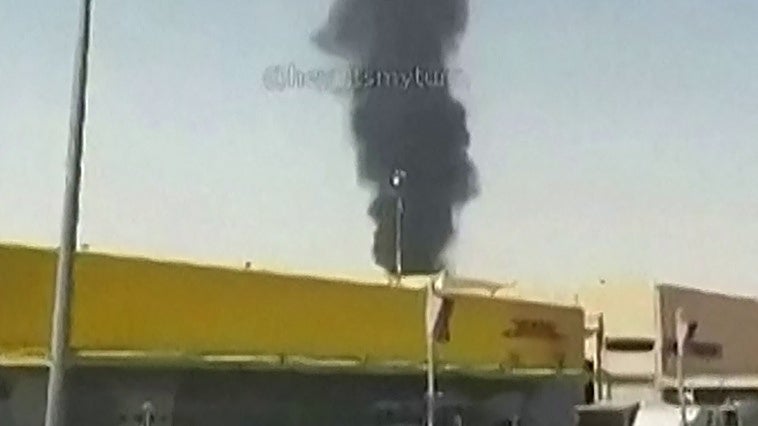 Los hutíes de Yemen reivindican ataques con misiles y drones sobre la capital de Arabia Saudí e instalaciones petrolíferas