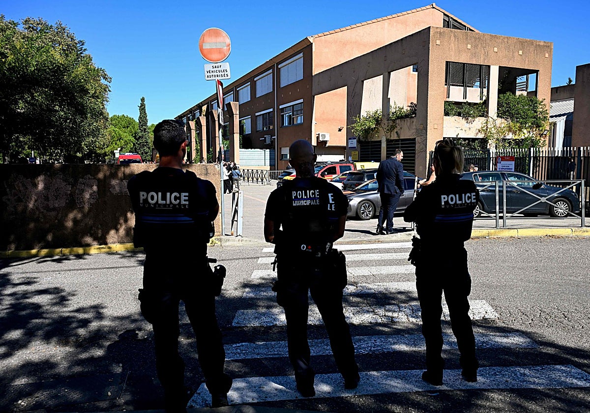Francia investiga el tiroteo con un fusil en un instituto como un caso de terrorismo