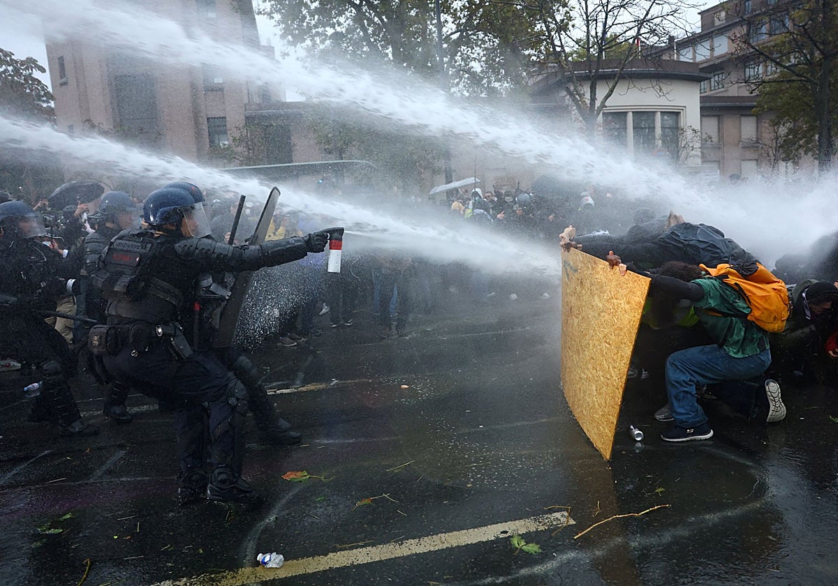 Primeros enfrentamientos entre manifestantes y policías en Francia