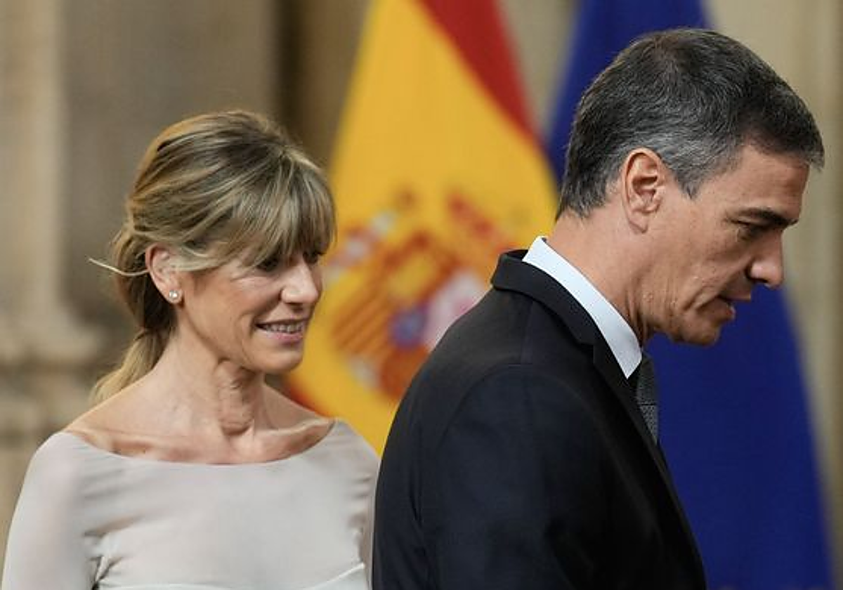 Peinado exige a Begoña Gómez que «acredite» que solo utilizó el pasaporte para viajar a la graduación de su hija