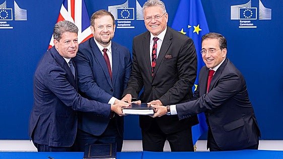 La UE y el Reino Unido firman el acuerdo «histórico» que elimina la verja de Gibraltar