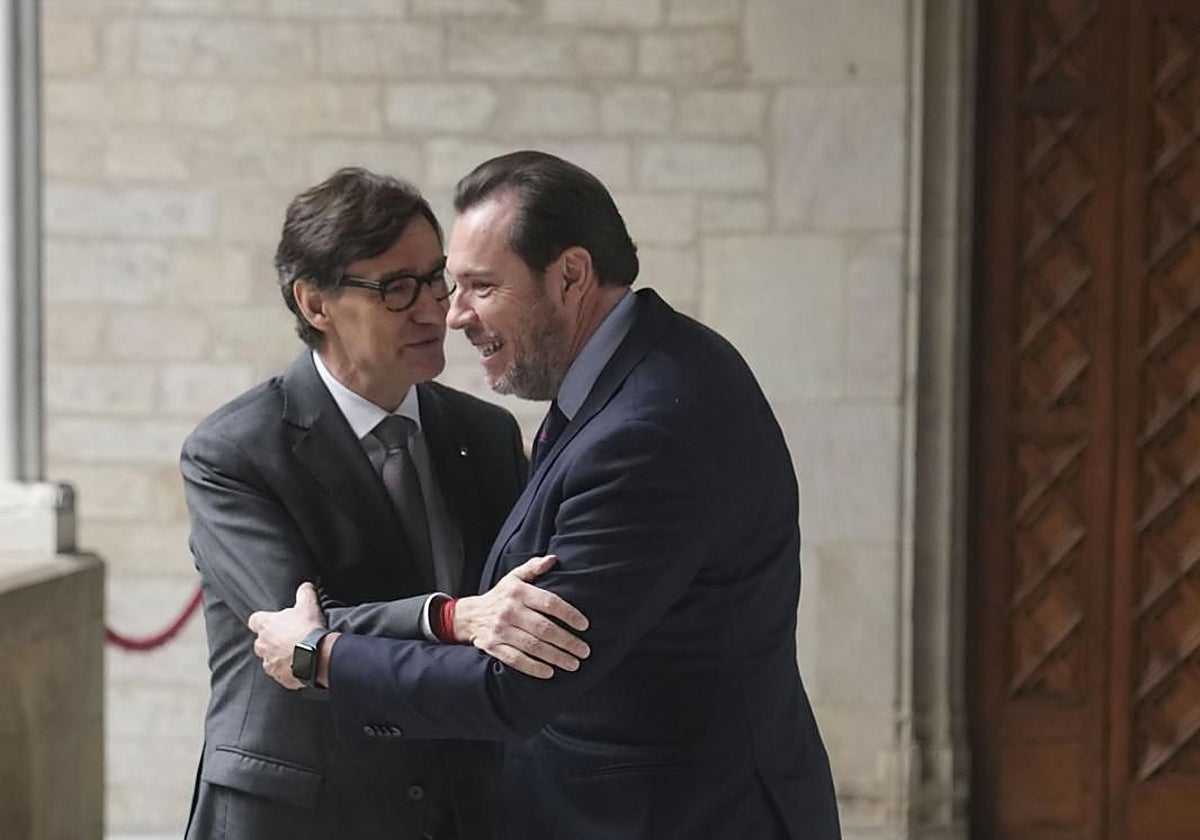 El ministro Puente junto a Salvador Illa, el pasado enero