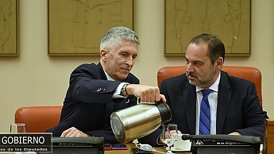 Ábalos pide explicaciones a Marlaska después de que un perro impidiera el vis a vis con su pareja