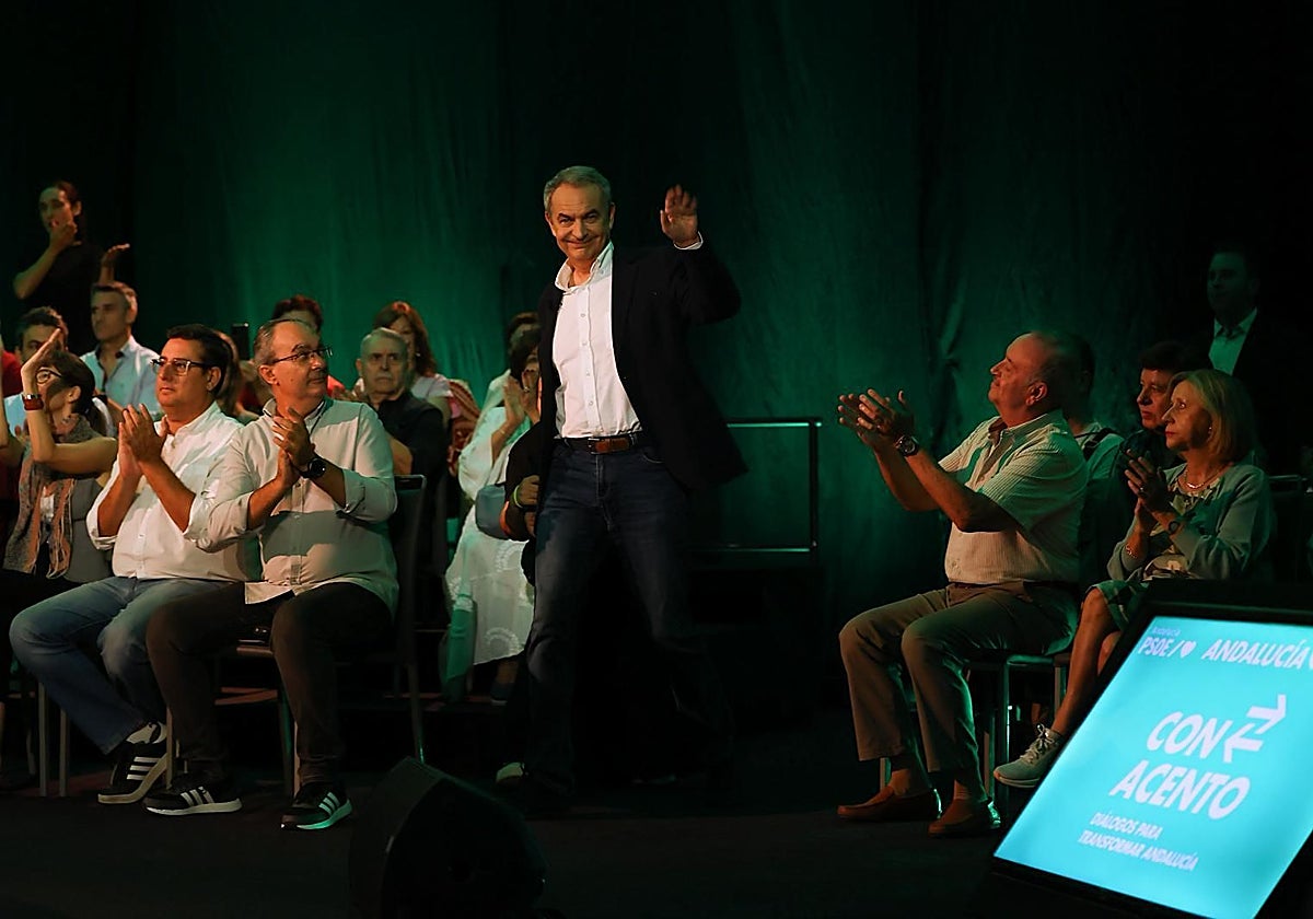 Un PSOE aturdido se resiste a soltar amarras con Zapatero