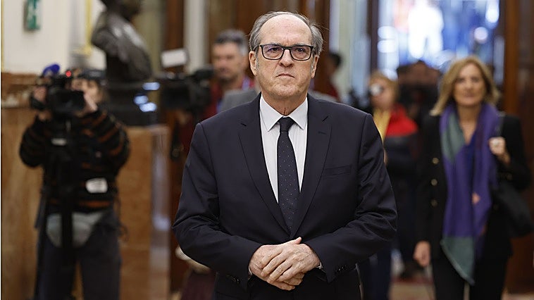 El Defensor del Pueblo actúa de oficio ante la situación de los inmigrantes en Ceuta