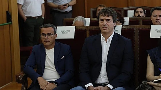 El hermano de Sánchez intenta borrar de la sentencia el relato de cómo obtuvo la plaza creada para él