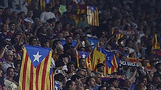 Esteladas y gritos contra la selección en el suspendido homenaje a los campeones del mundo en el Camp Nou