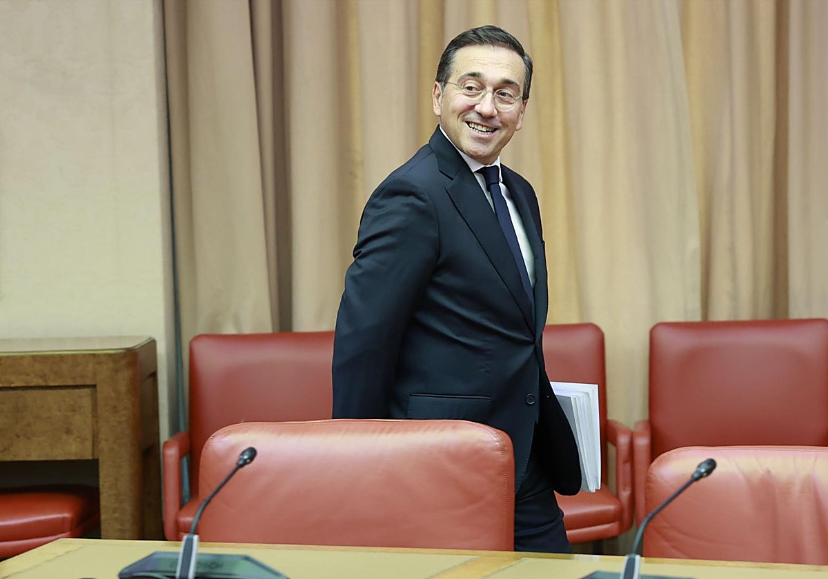 Albares atribuye a la diplomacia con Marruecos la entrada masiva frustrada en Ceuta el 15 de agosto