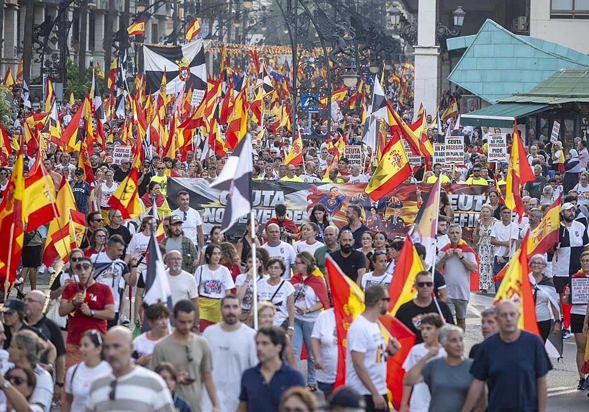 Los vecinos de Ceuta se manifiestan contra la instalación de un recurso de acogida en el puerto