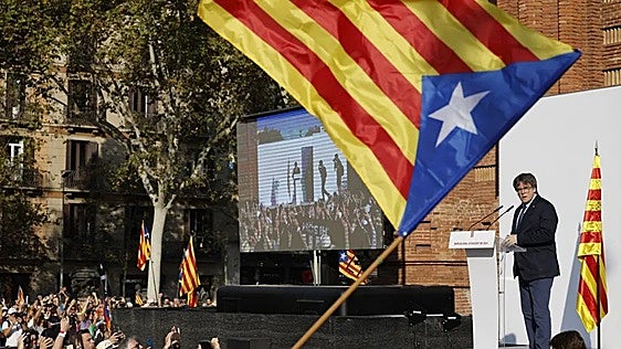 Piden tres años de cárcel para los mossos que ayudaron a huir a Puigdemont