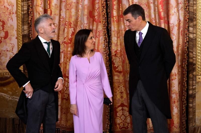 Sánchez logra una tregua entre Robles y Marlaska sin cerrar la polémica sobre los avisos del CNI