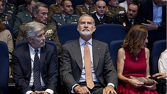 El Rey reivindica la labor de los «servidores públicos» en Ceuta más de un mes después