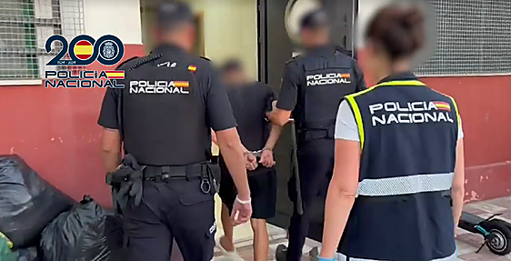 El negocio de la desesperación en Ceuta: 900 euros por dormir en un garaje y 10 euros por cargar el móvil