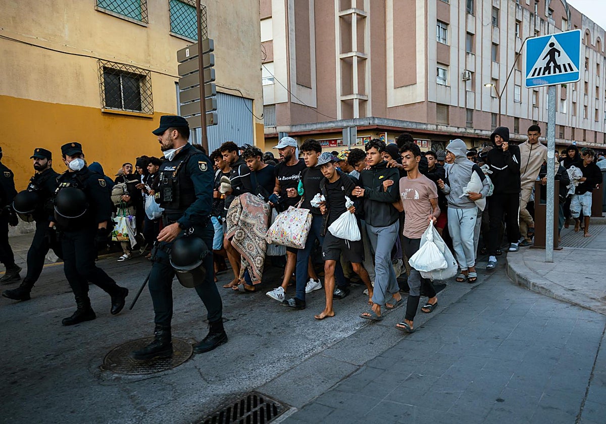 La Audiencia Nacional paraliza el campamento para migrantes en el Puerto de Ceuta tras el recurso del SUP