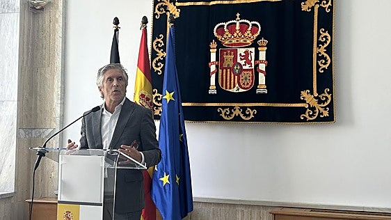 Los ministros Marlaska y Rego difieren sobre cuántos menores migrantes en Ceuta terminarán quedándose