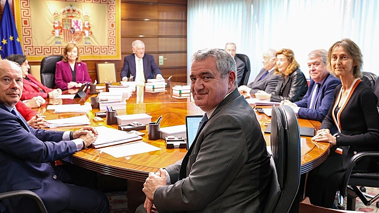 La mayoría del Constitucional ve aplicable la amnistía a la malversación de Puigdemont y abre la puerta a su regreso