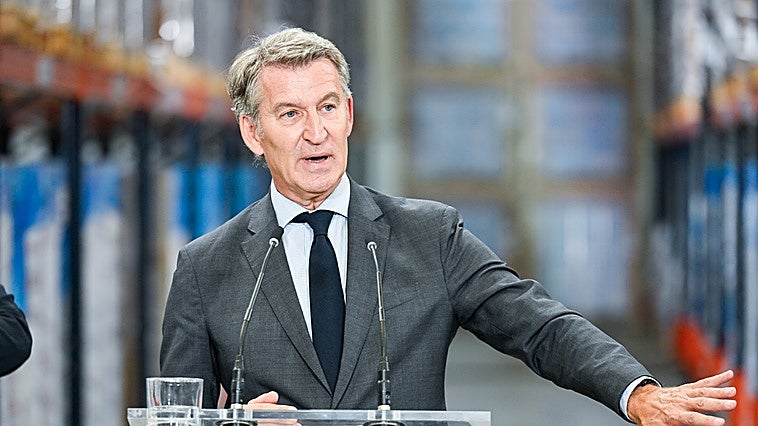 Feijóo sortea la polémica del espray recuperando la agenda económica contra Sánchez
