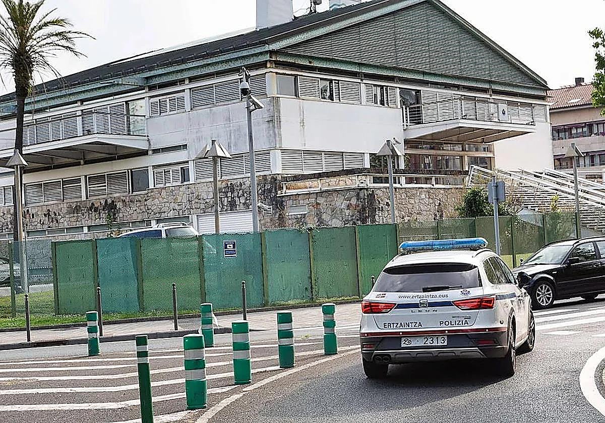 Dos personas investigadas por un presunto delito de terrorismo se entregan a la Ertzaintza en Guipúzcoa