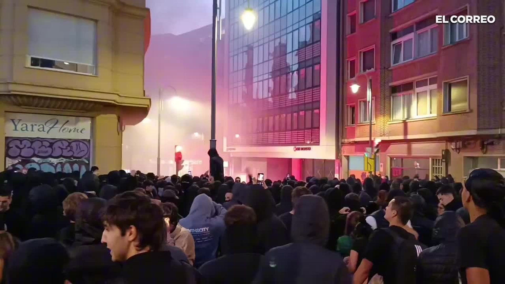 Radical youths bring chaos to central Bilbao with blazing barricades ...