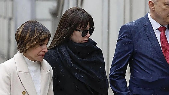 La examante de Ábalos deposita los 43.950 euros que cobró sin trabajar en empresas públicas